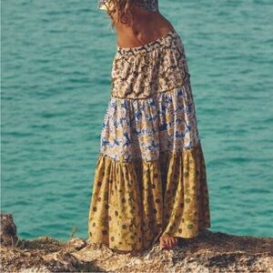 🌻 NWT. Boho Floral Maxi Skirt